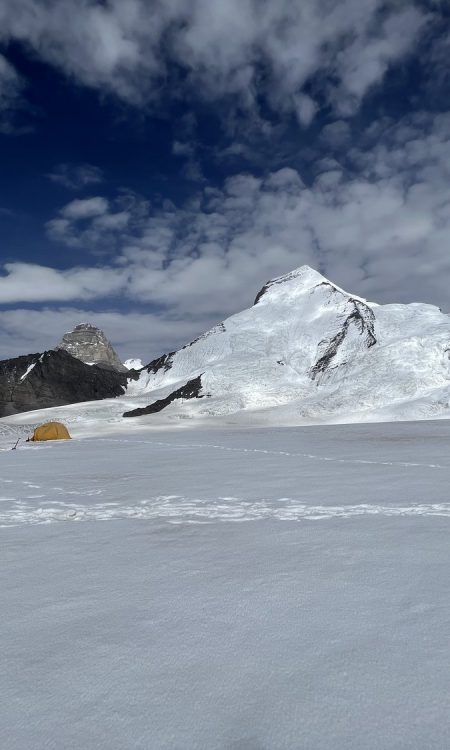 7000 M